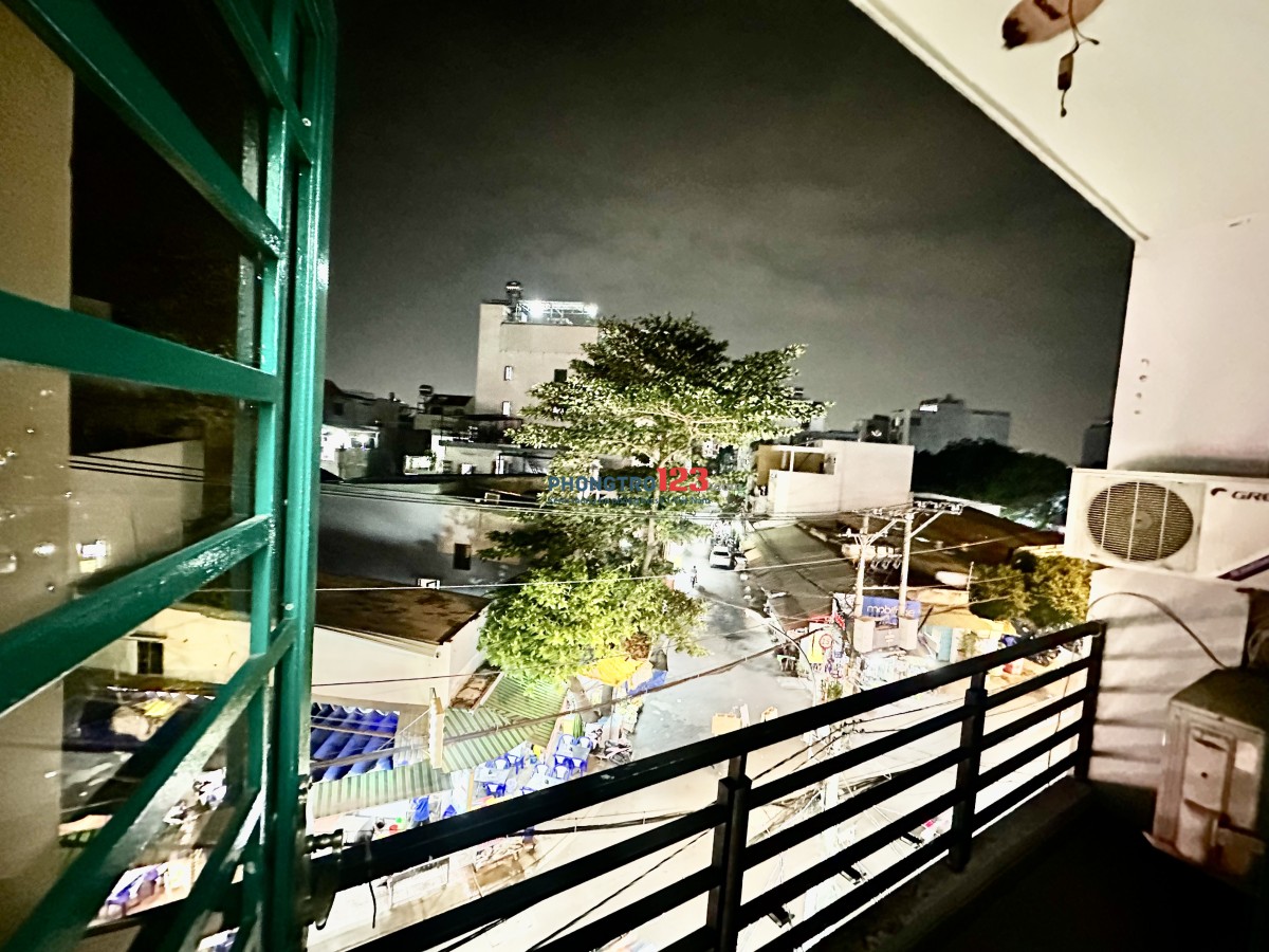 Phòng Ban công rộng - Full nội thất gần Aeon Mall, Tên lửa, TL10
