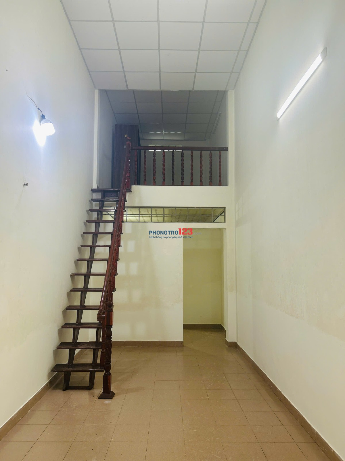 Nhà Nguyên Căn (Lầu đúc lửng)vào hẻm 1011 Hoàng Sa, phường 11, Quận 3