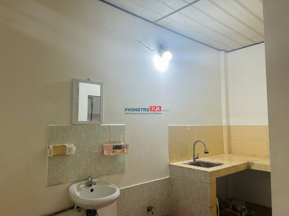 Nhà Nguyên Căn (Lầu đúc lửng)vào hẻm 1011 Hoàng Sa, phường 11, Quận 3