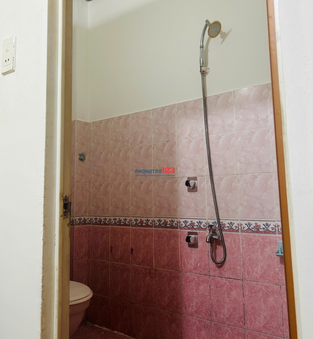 Nhà Nguyên Căn (Lầu đúc lửng)vào hẻm 1011 Hoàng Sa, phường 11, Quận 3