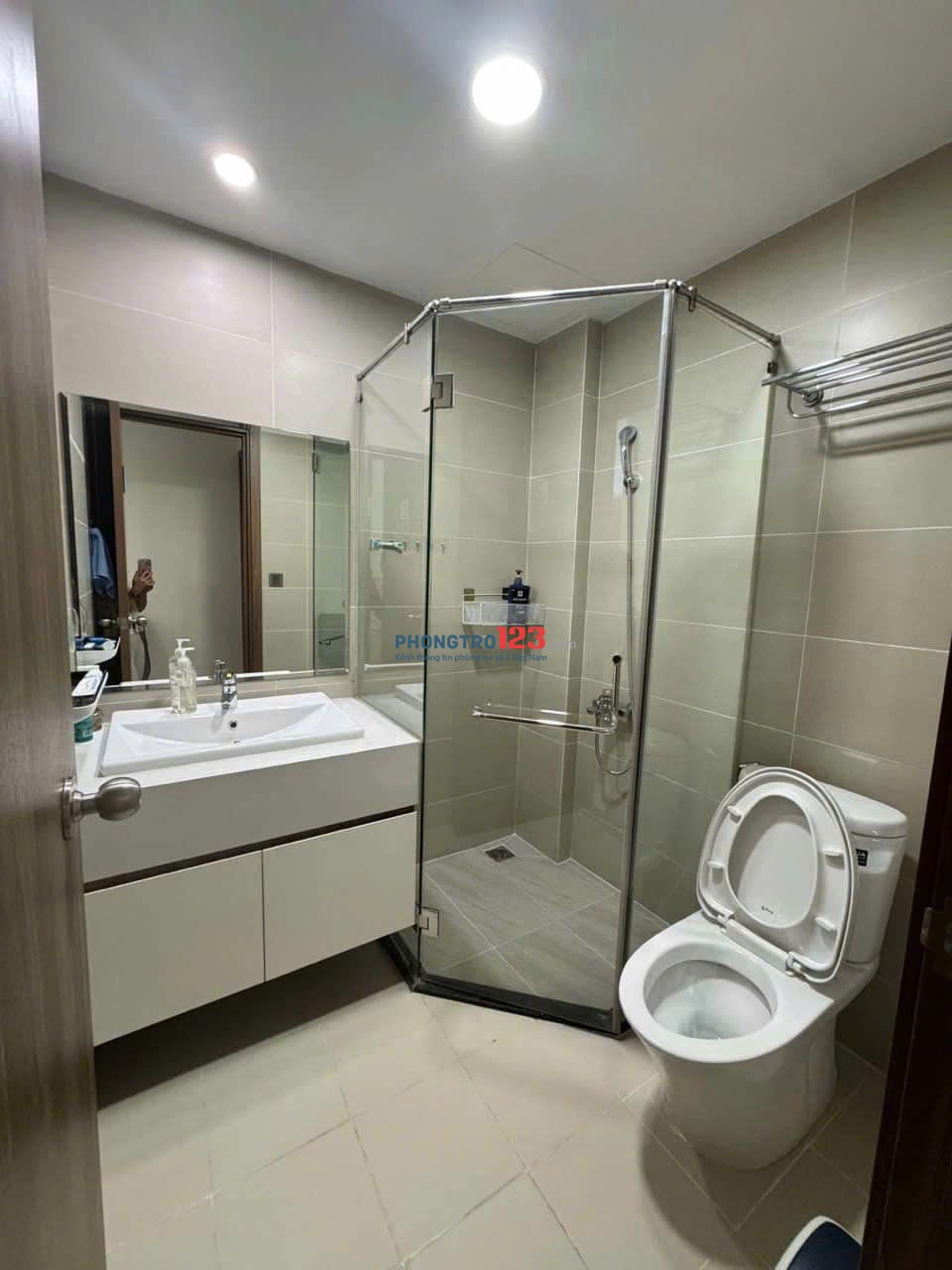 Chung cư Hoa Sen, Lạc Long Quận, Q11 cho thuê căn 3PN, NT, giá 15tr/tháng