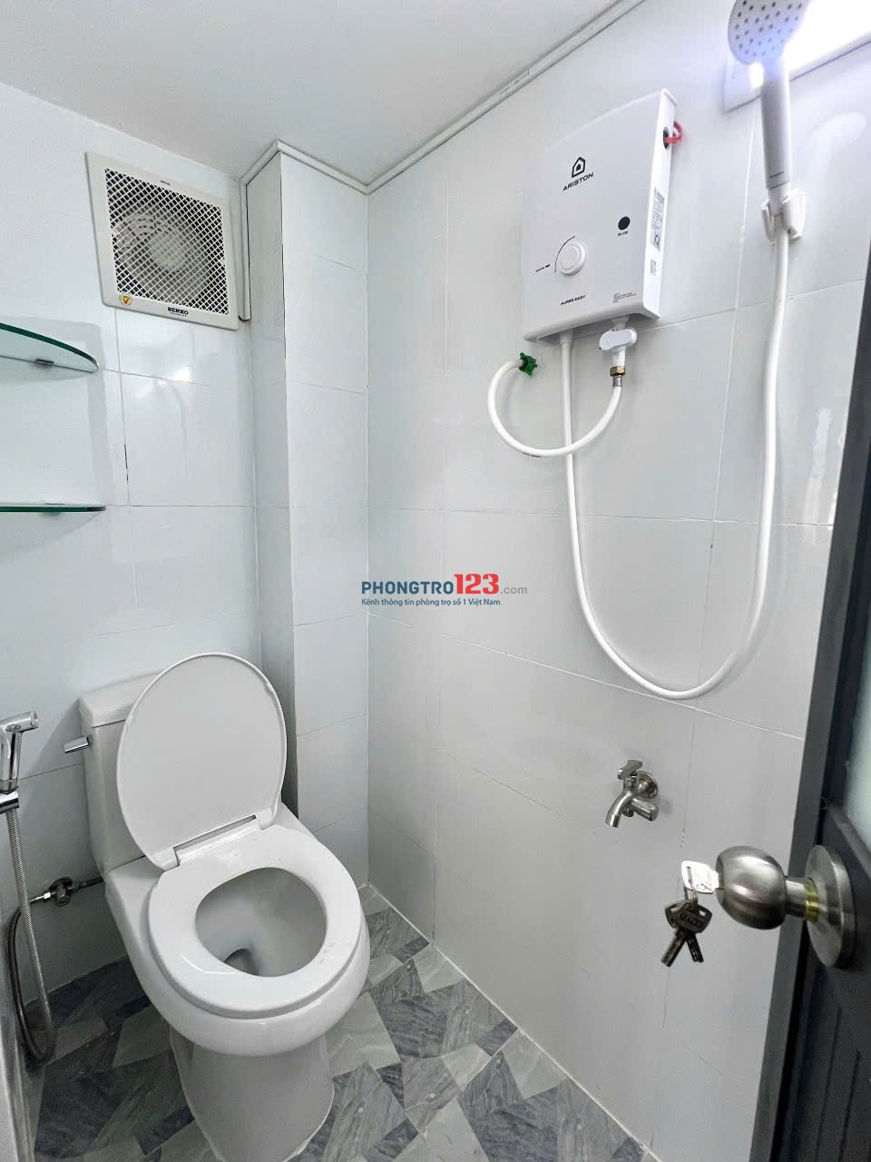 Tìm người ở ghép ( nam nhân viên văn phòng)
