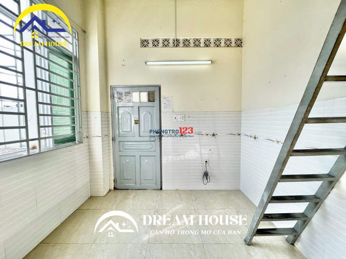 Phòng trọ có gác cao 2m - có máy lạnh- ban công riêng - cửa sổ trời - gần Aeon Tân Phú