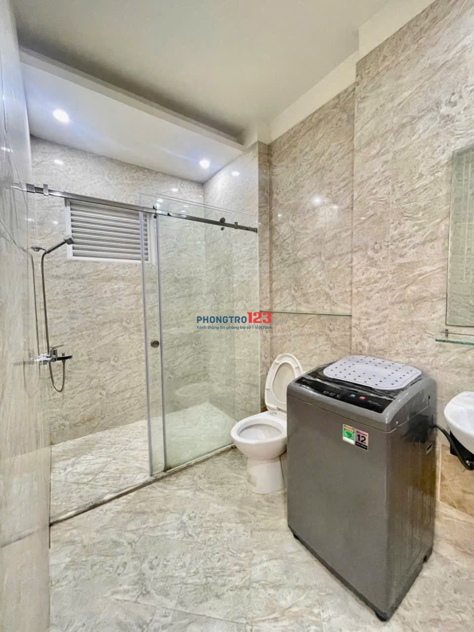 Thuê ngay studio full nội thất ban công lớn ngay ngã tư Hàng Xanh, UEF, Hutech, Hồng Bàng