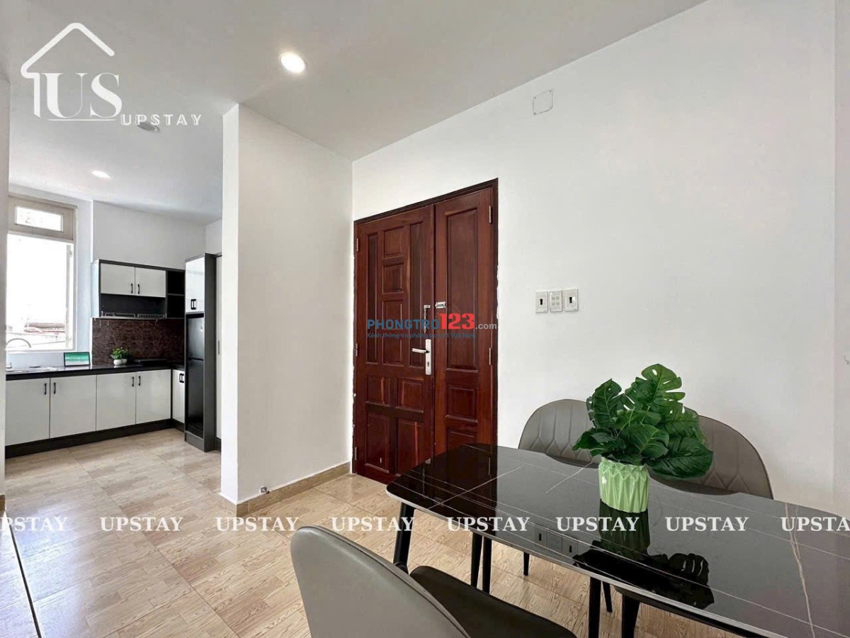 Thuê ngay studio full nội thất ban công lớn ngay ngã tư Hàng Xanh, UEF, Hutech, Hồng Bàng