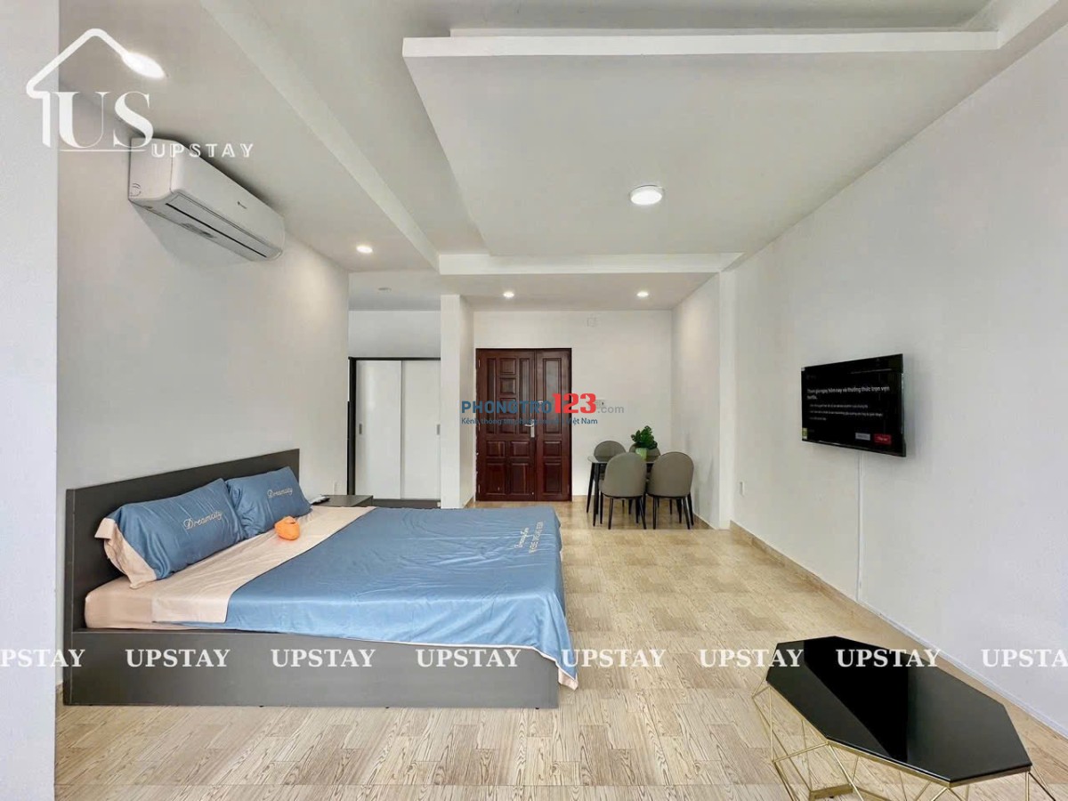 Thuê ngay studio full nội thất ban công lớn ngay ngã tư Hàng Xanh, UEF, Hutech, Hồng Bàng