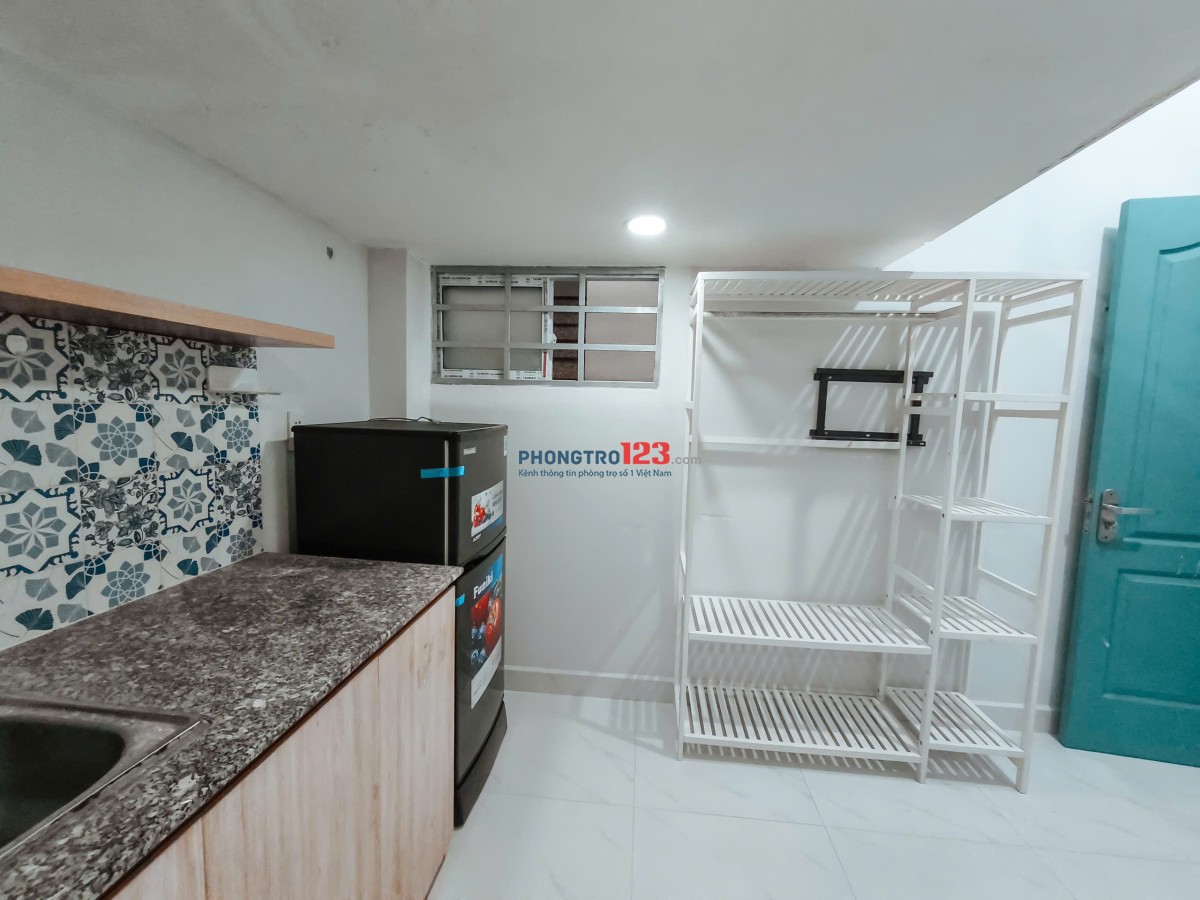 Phòng 20m2-4,5tr gác lửng, cửa sổ, kệ bếp, toilet, full nội thất, thang máy ngay Bến xe miền đông