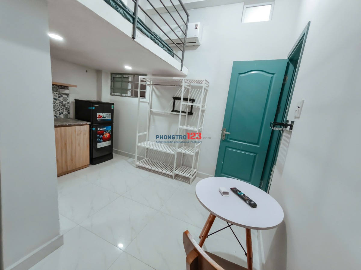 Phòng 20m2-4,5tr gác lửng, cửa sổ, kệ bếp, toilet, full nội thất, thang máy ngay Bến xe miền đông