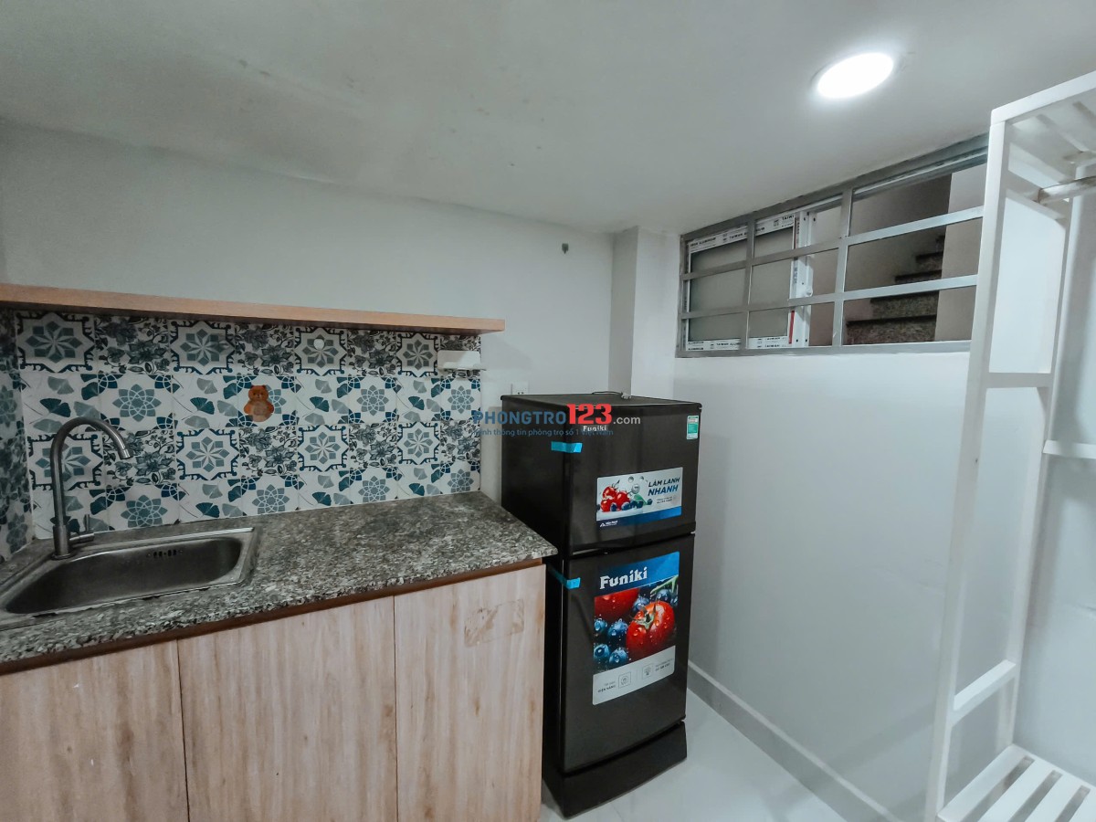 Phòng 20m2-4,5tr gác lửng, cửa sổ, kệ bếp, toilet, full nội thất, thang máy ngay Bến xe miền đông