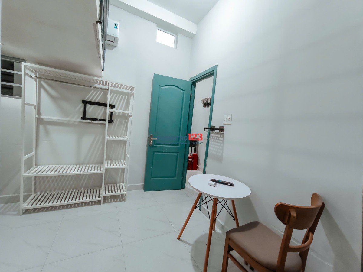 Phòng 20m2-4,5tr gác lửng, cửa sổ, kệ bếp, toilet, full nội thất, thang máy ngay Bến xe miền đông