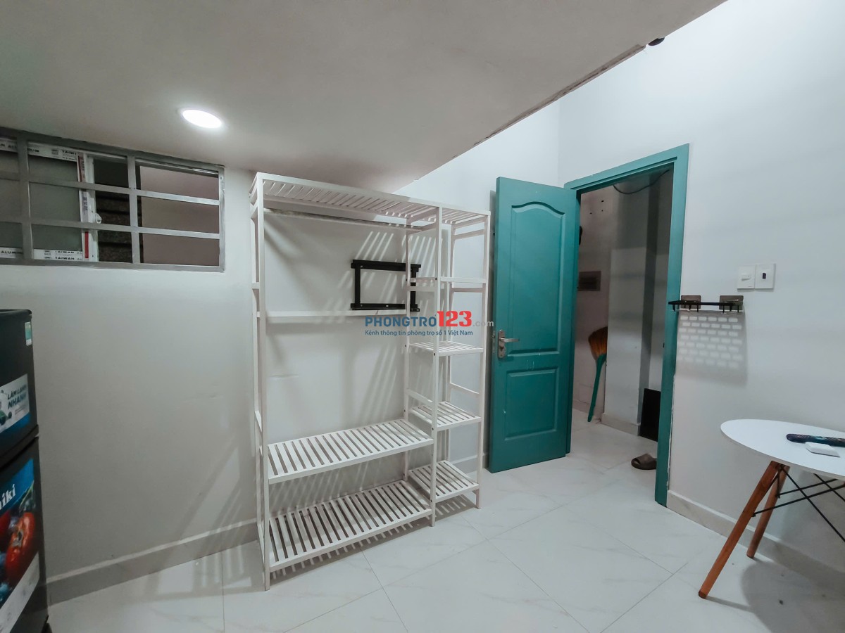 Phòng 20m2-4,5tr gác lửng, cửa sổ, kệ bếp, toilet, full nội thất, thang máy ngay Bến xe miền đông