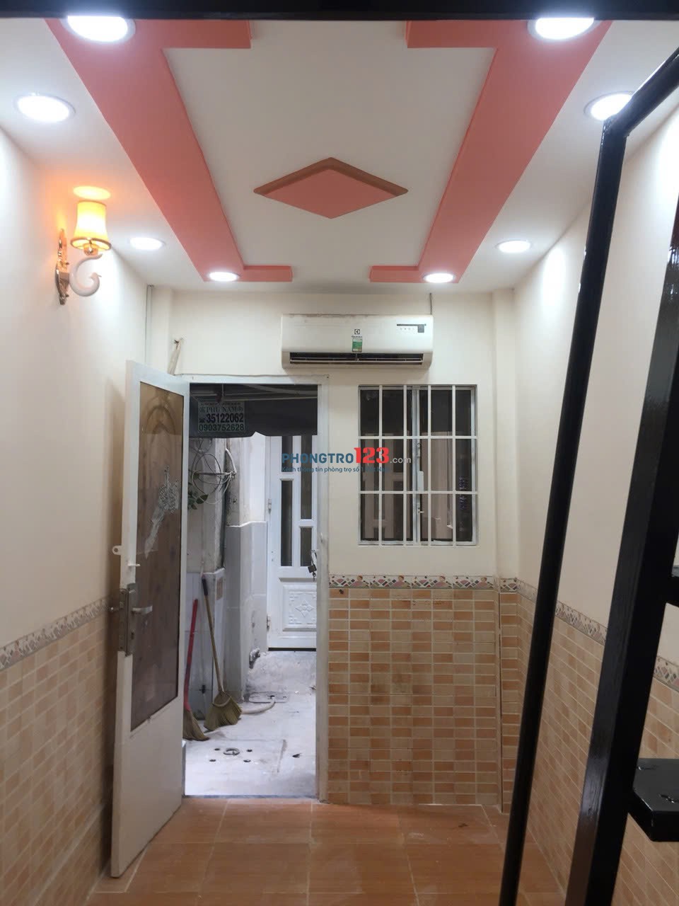 Cho thuê nhà hẻm 68/280A2 Trần Quang Khải Q1, trệt lầu, cách mặt tiền 100m giá 5.5tr