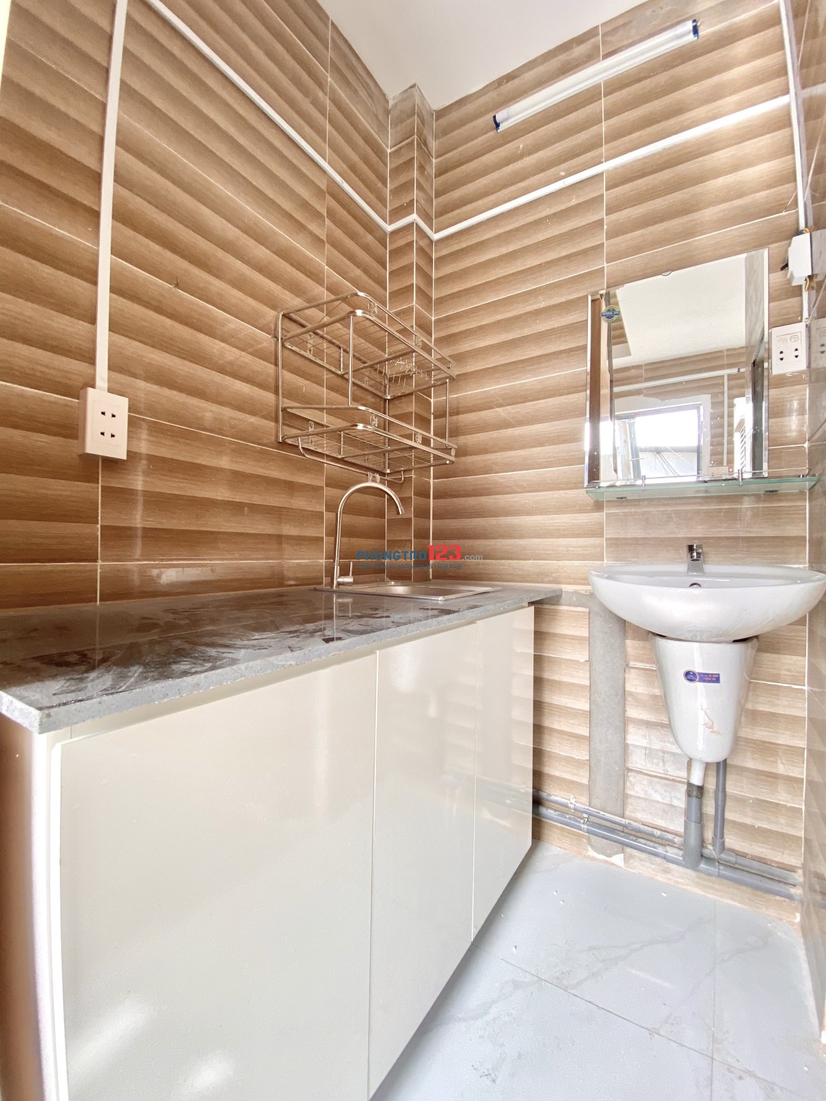 NHÀ MỚI XÂY ĐANG HOÀN THIỆN NGAY ĐỖ XUÂN HỢP