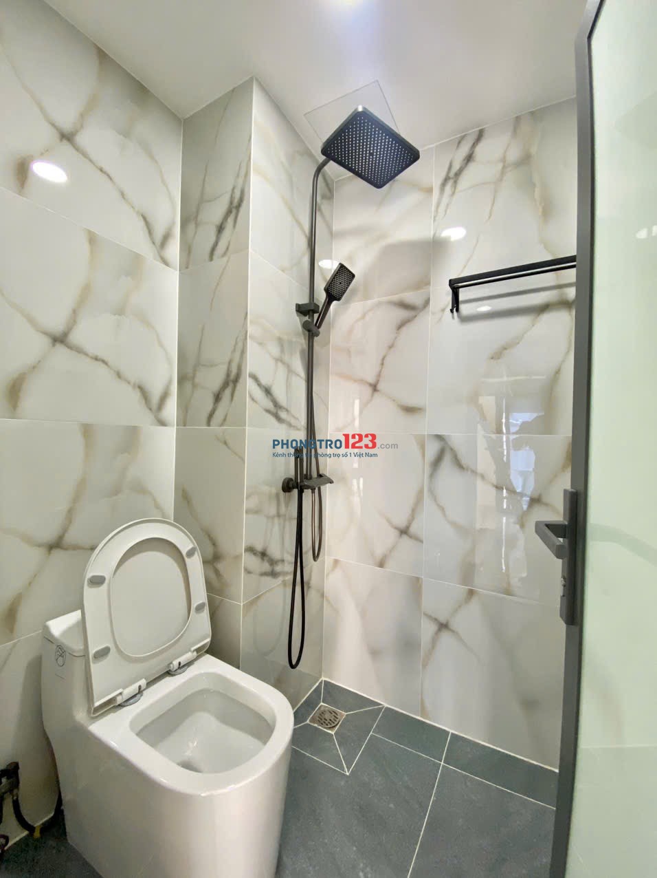 Phòng Trọ có Gác Ban công, Cửa sổ Mới 100%, Gần Ngã 4 Hàng Xanh, Bến Xe Miền Đông Bình Thạnh