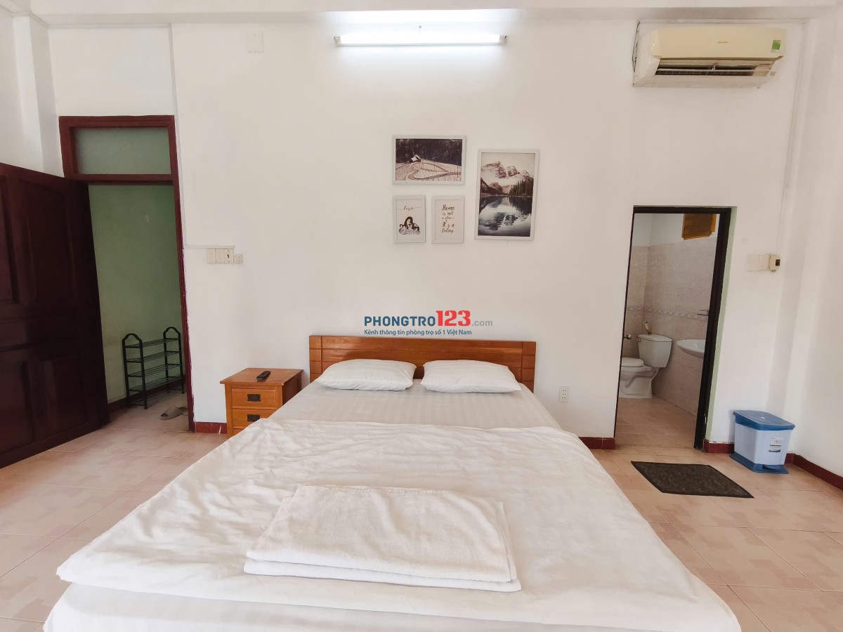 Phòng 40m2- 8,5tr ban công, full tiện nghi, hẻm ô tô ngay sát Landmark81