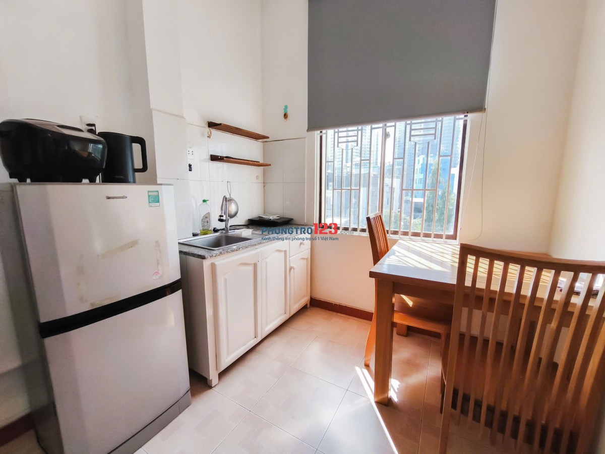 Phòng 40m2- 8,5tr ban công, full tiện nghi, hẻm ô tô ngay sát Landmark81