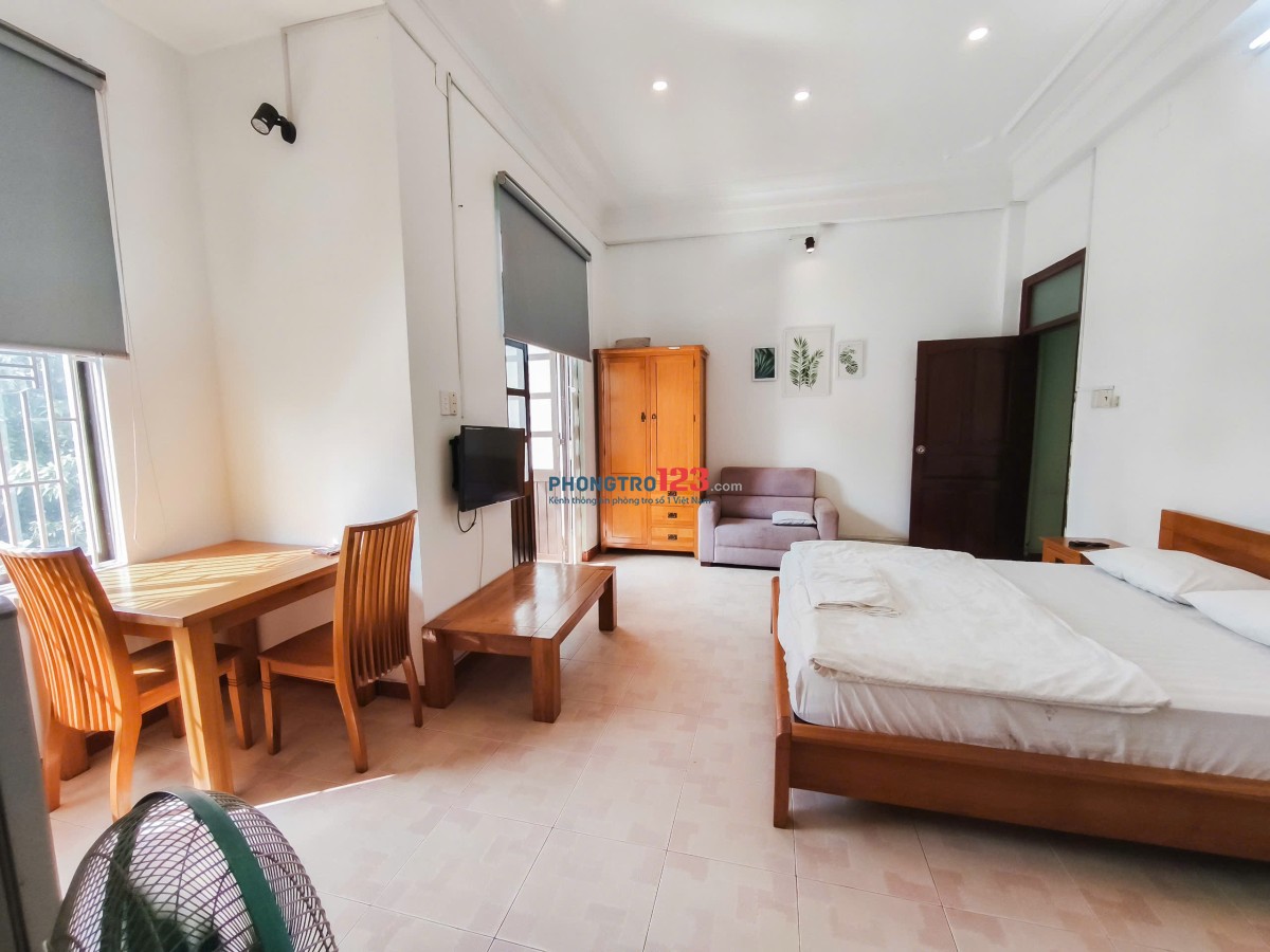 Phòng 40m2- 8,5tr ban công, full tiện nghi, hẻm ô tô ngay sát Landmark81