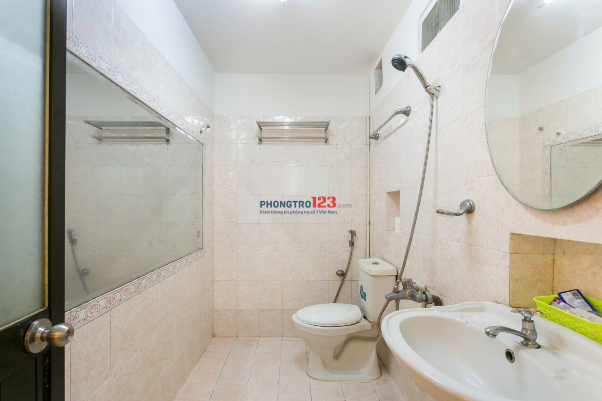 Phòng 40m2- 8,5tr ban công, full tiện nghi, hẻm ô tô ngay sát Landmark81