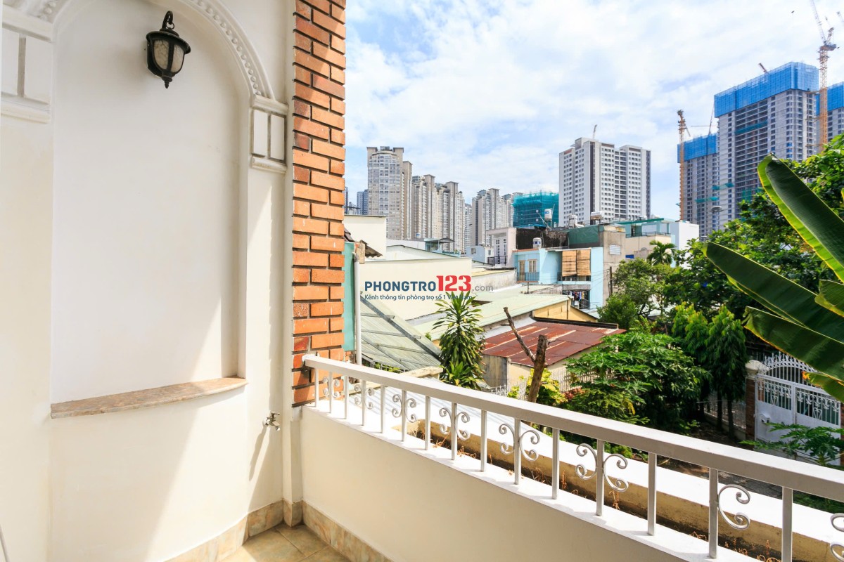 Phòng 40m2- 8,5tr ban công, full tiện nghi, hẻm ô tô ngay sát Landmark81