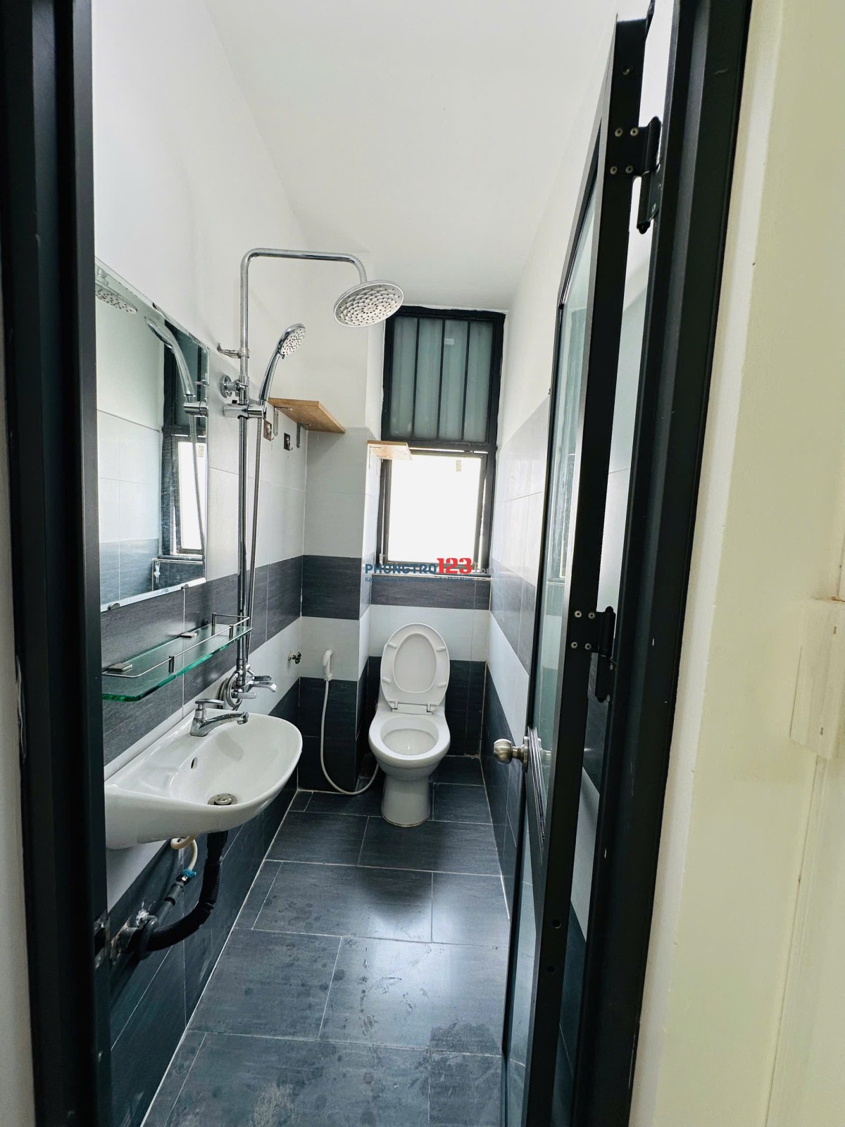 Cho thuê phòng Bình Thạnh 2 chỗ ngủ, có gác, cửa sổ thoáng, máy giặt riêng - giá chỉ 4trX