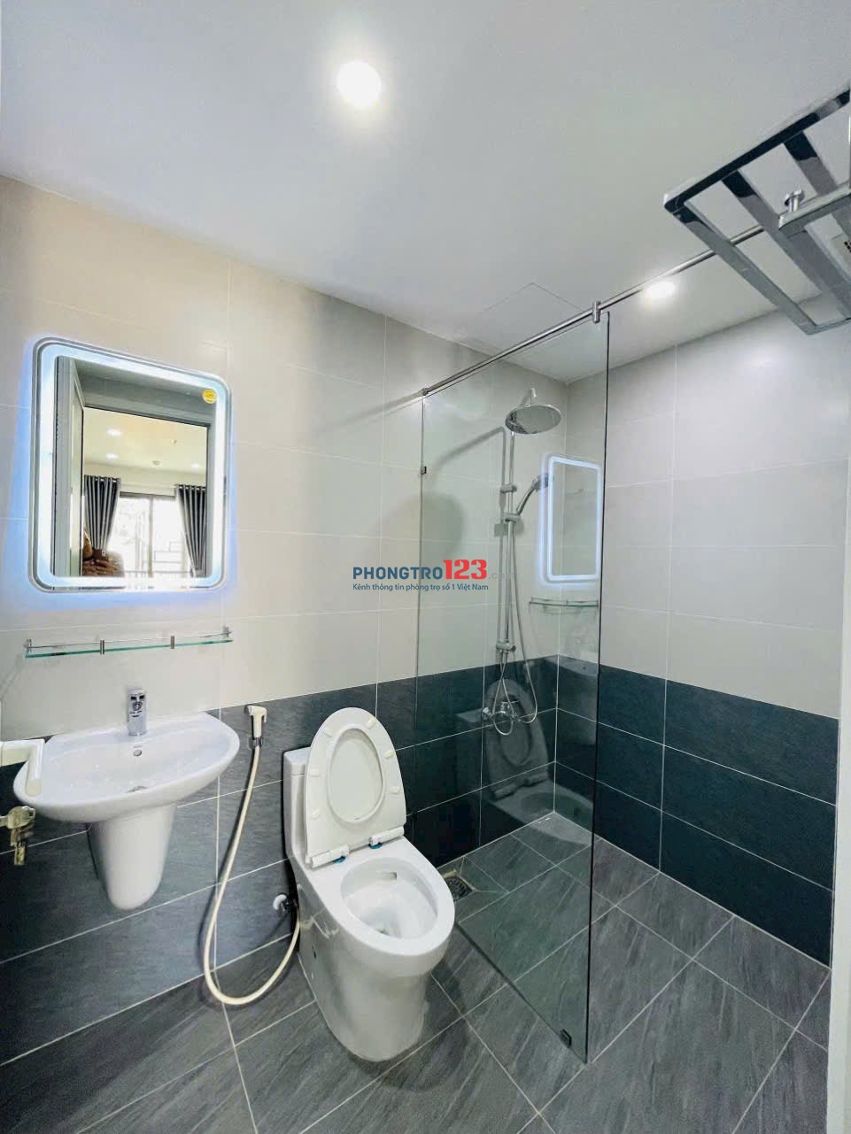 Trống sẵn phòng ban công cho tháng 3 vào ở ngay chợ Tân Mỹ - sát Phú Mỹ Hưng Quận 7