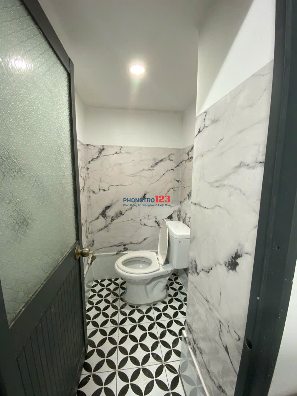 PHÒNG BAN CÔNG MÁY LẠNH THOÁNG MÁT GẦN HOÀNG VĂN THỤ