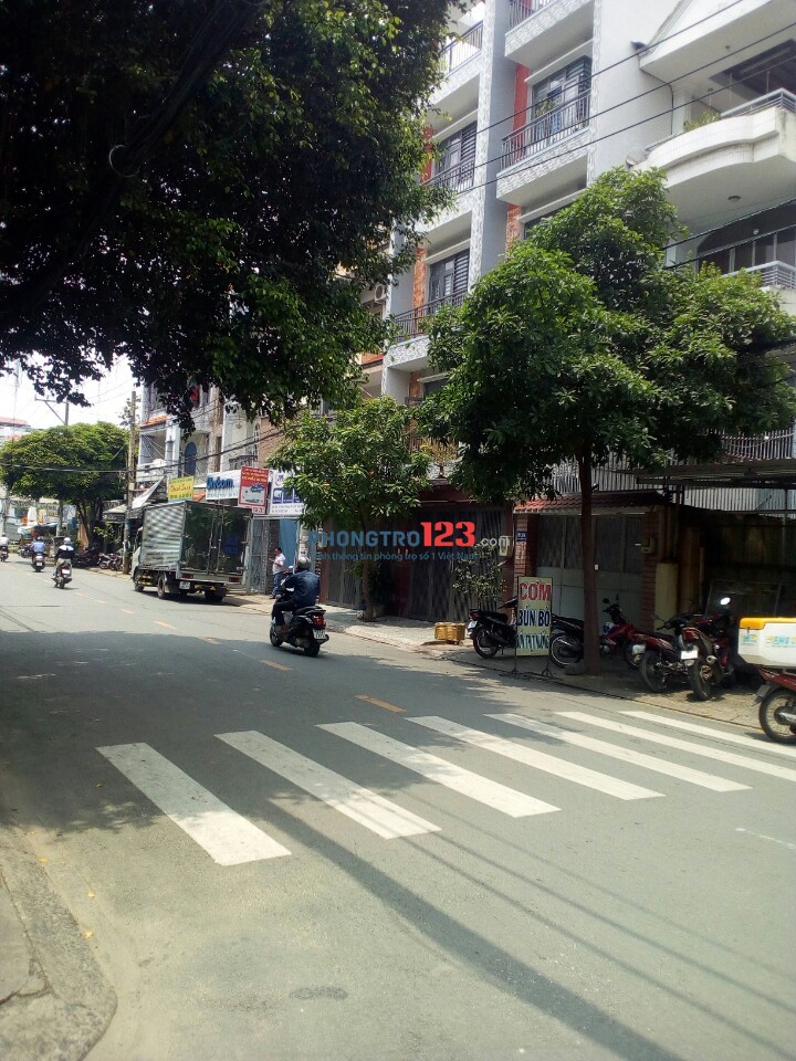 PHÒNG BAN CÔNG MÁY LẠNH THOÁNG MÁT GẦN HOÀNG VĂN THỤ