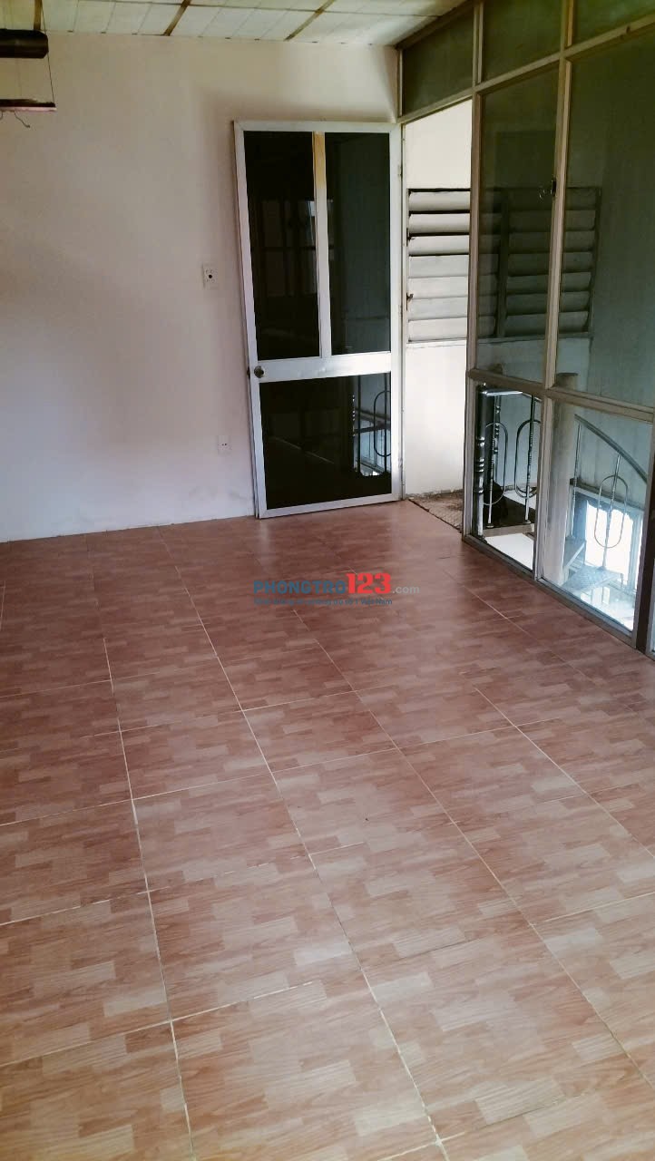Chính chủ cho thuê nhà riêng trên phố Hàng Chai, quận Hoàn Kiếm, Hà Nội -30m- 4 tầng