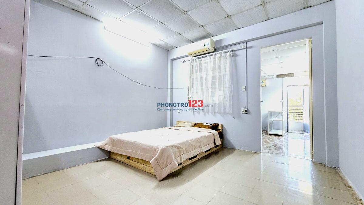 Căn hộ mini 1 PK+1PN full nội thất, view Landmark 81, cây xanh, gió thổi ầm ầm !!!