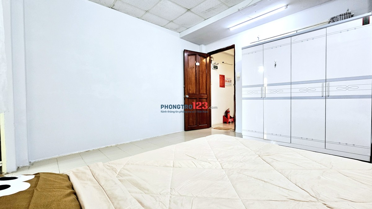 Căn hộ mini 1 PK+1PN full nội thất, view Landmark 81, cây xanh, gió thổi ầm ầm !!!