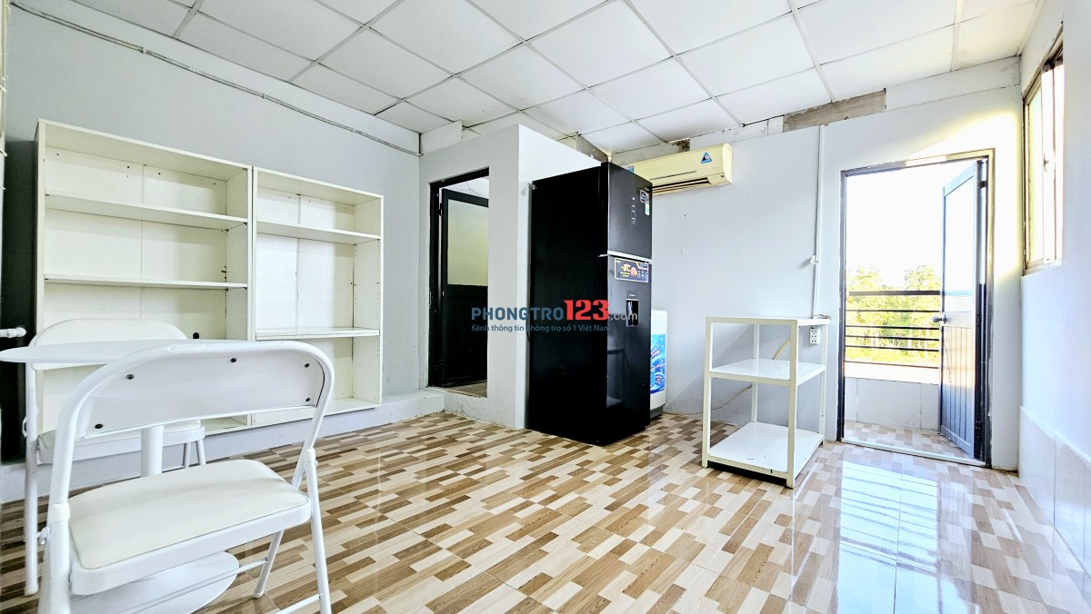 Căn hộ mini 1 PK+1PN full nội thất, view Landmark 81, cây xanh, gió thổi ầm ầm !!!