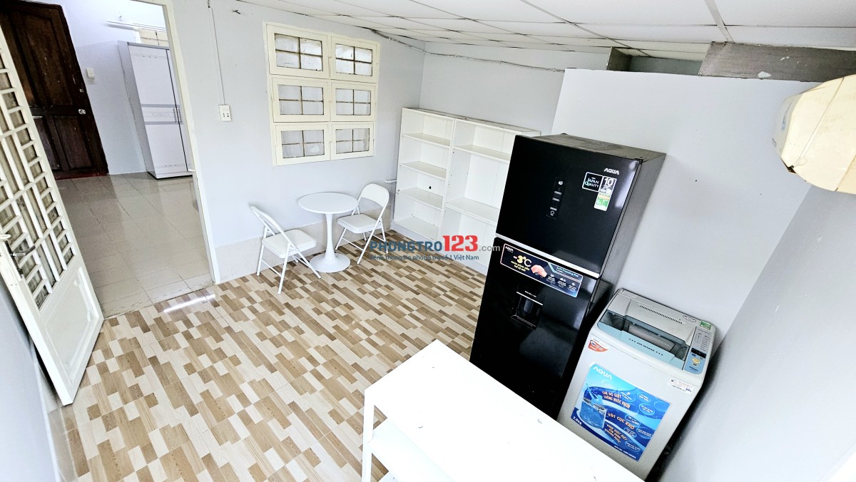 Căn hộ mini 1 PK+1PN full nội thất, view Landmark 81, cây xanh, gió thổi ầm ầm !!!