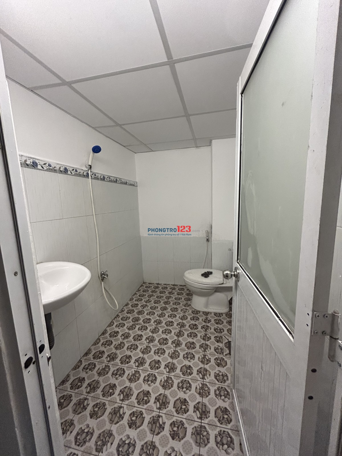 Cho Thuê Phòng Trọ rẻ mới xây mặt tiền: 560 Lê Trọng Tấn