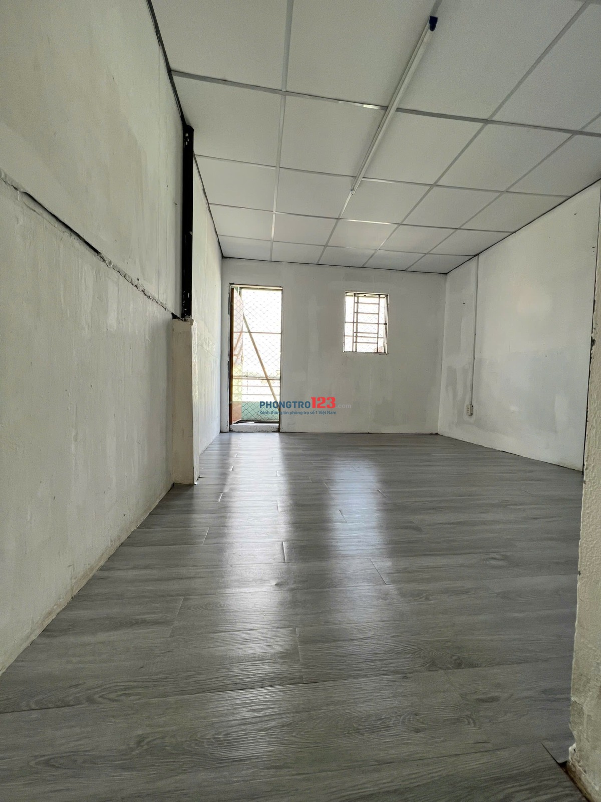 PHÒNG BAN CÔNG SẠCH SẼ THOÁNG MÁT YÊN TĨNH NGAY LÊ VĂN SỸ