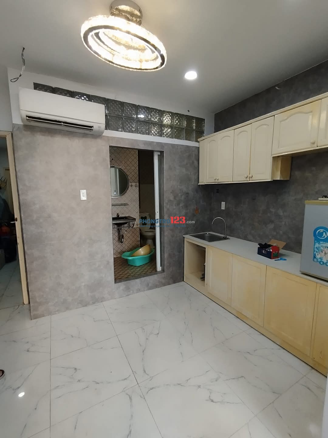 Phòng máy lạnh 40m2 bếp tách phòng ngủ. Đường Hậu Giang. P5. Q6