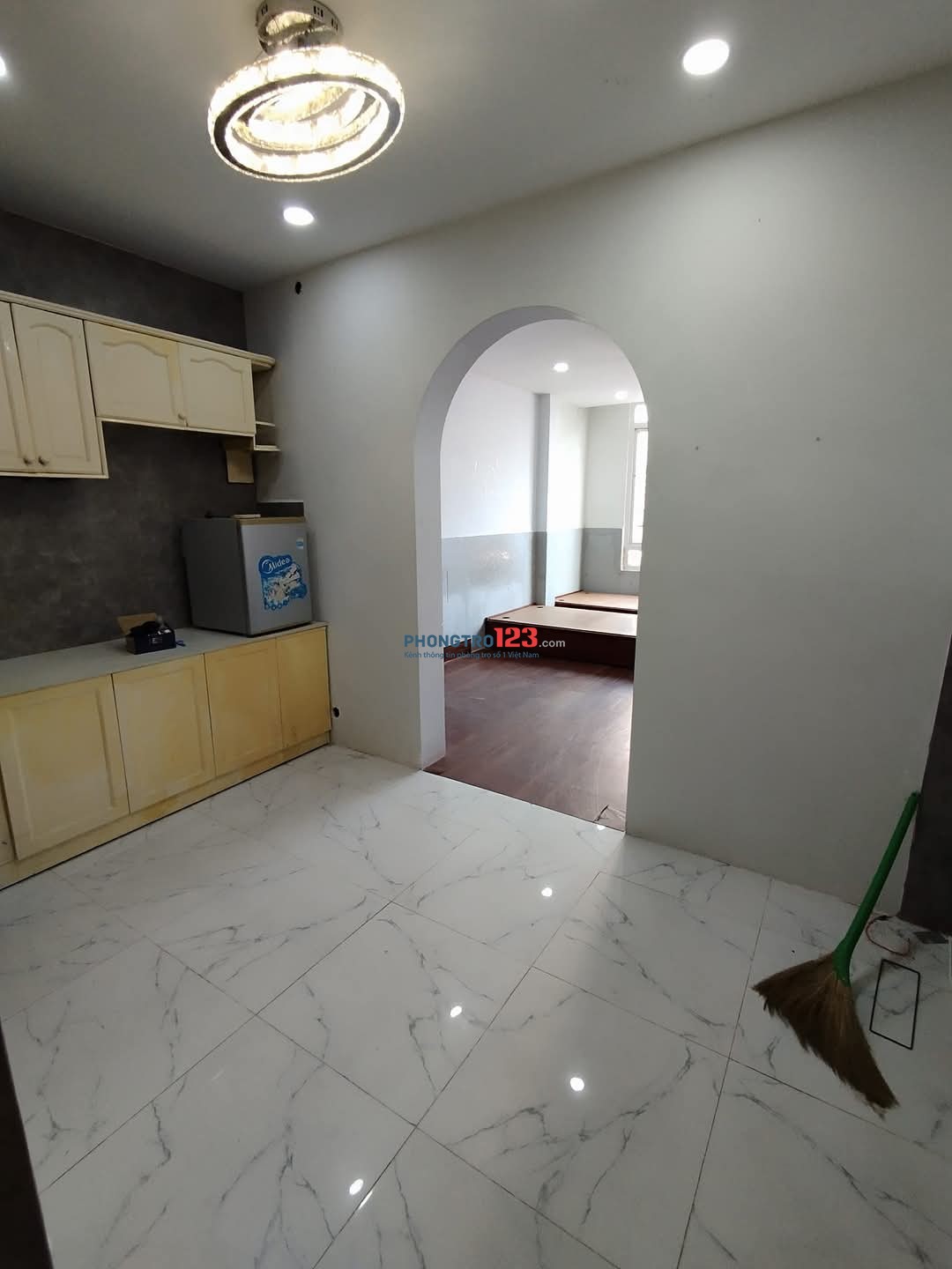 Phòng máy lạnh 40m2 bếp tách phòng ngủ. Đường Hậu Giang. P5. Q6