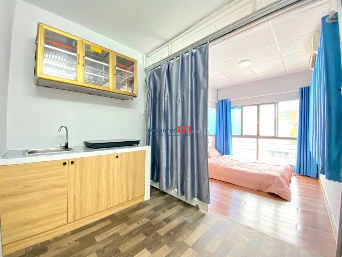 PN TÁCH BẾP CỬA SỔ KÍNH LỚN FULL NT LÝ CHÍNH THẮNG QUẬN 3