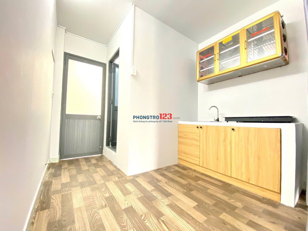 PN TÁCH BẾP CỬA SỔ KÍNH LỚN FULL NT LÝ CHÍNH THẮNG QUẬN 3