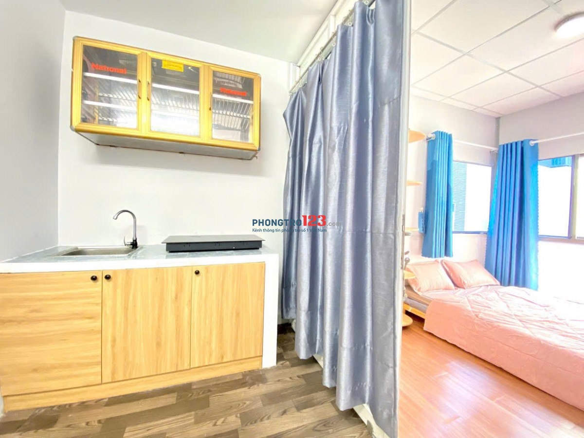 PN TÁCH BẾP CỬA SỔ KÍNH LỚN FULL NT LÝ CHÍNH THẮNG QUẬN 3