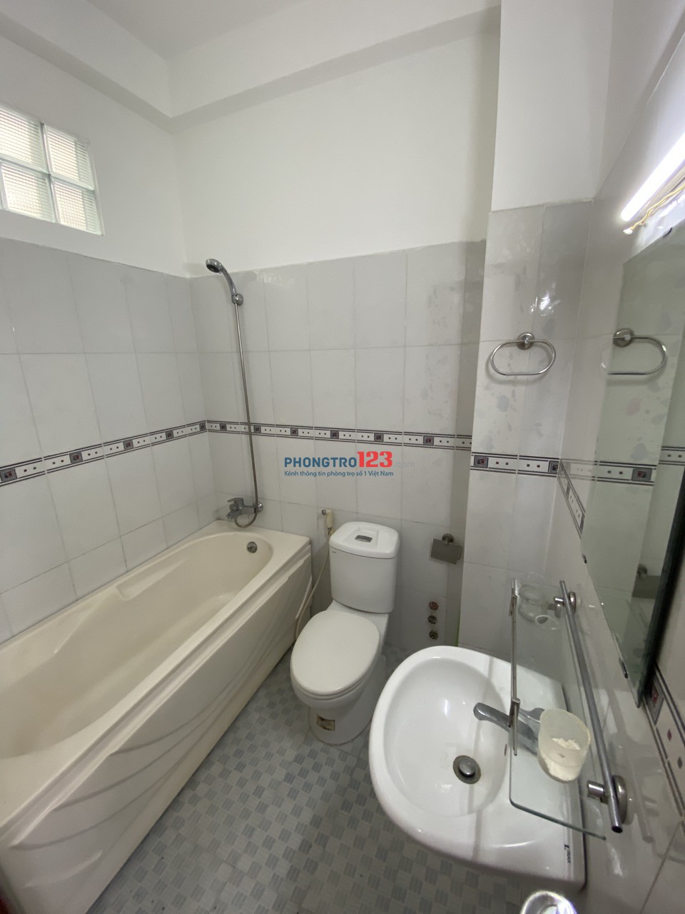 Phòng cao cấp, đầy đủ tiện nghi. Gần Đài truyền hình và trường Khoa Học Xã Hội & Nhân Văn 100 mét..