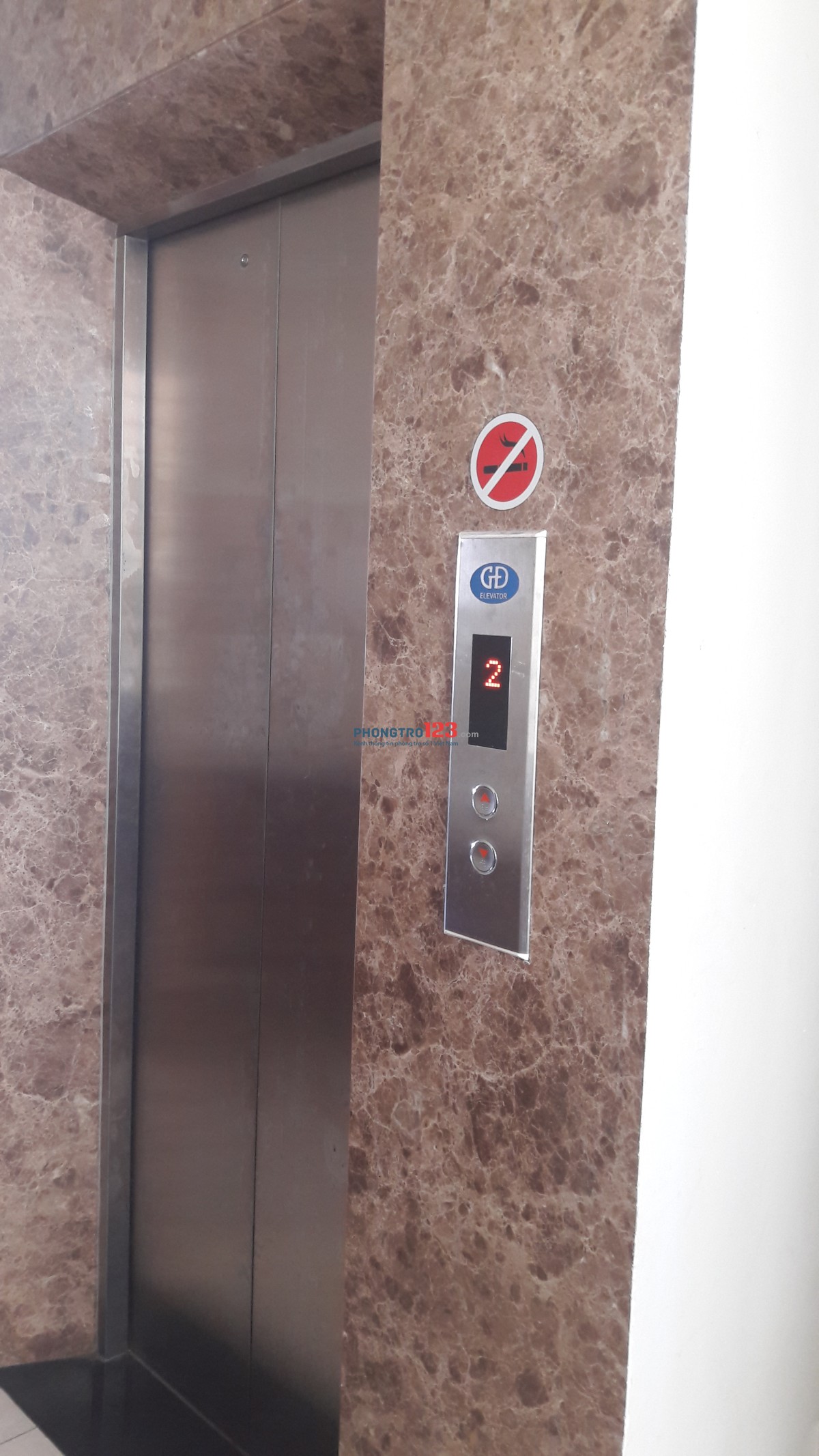 Còn 1 phòng trống có ban công mặt tiền vào ở ngay giảm giá còn 2,6 tr .