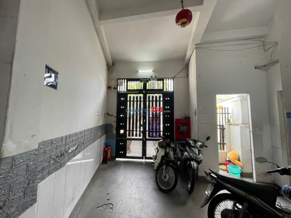 Phòng GÁC, Ngay ĐH NGÂN HÀNG, SPKT, KINH TẾ LUẬT. Sạch sẽ, an ninh.