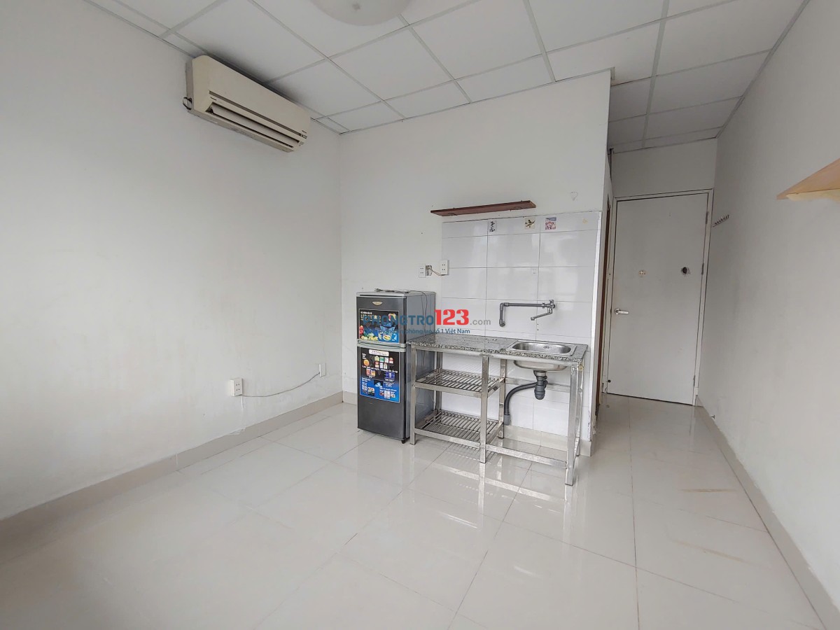 Phòng ban công tiện nghi giá bình dân trong khu đô thị Nam Long Quận 7