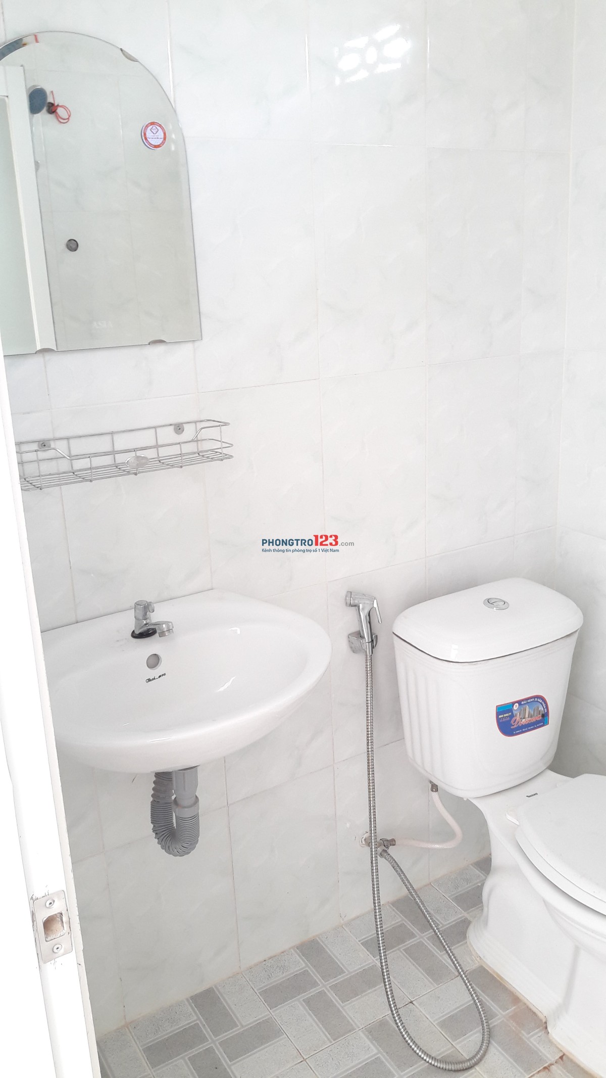Cho thuê căn hộ mini trung tâm SG, khu an ninh, có sân vườn thoáng mát.