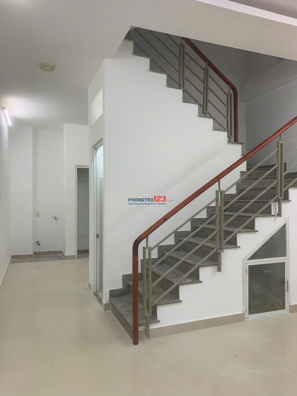 Cho thuê nhà 1 trệt 2 lầu, đường Nguyễn Thị Tư giá 7,5 triệu/tháng