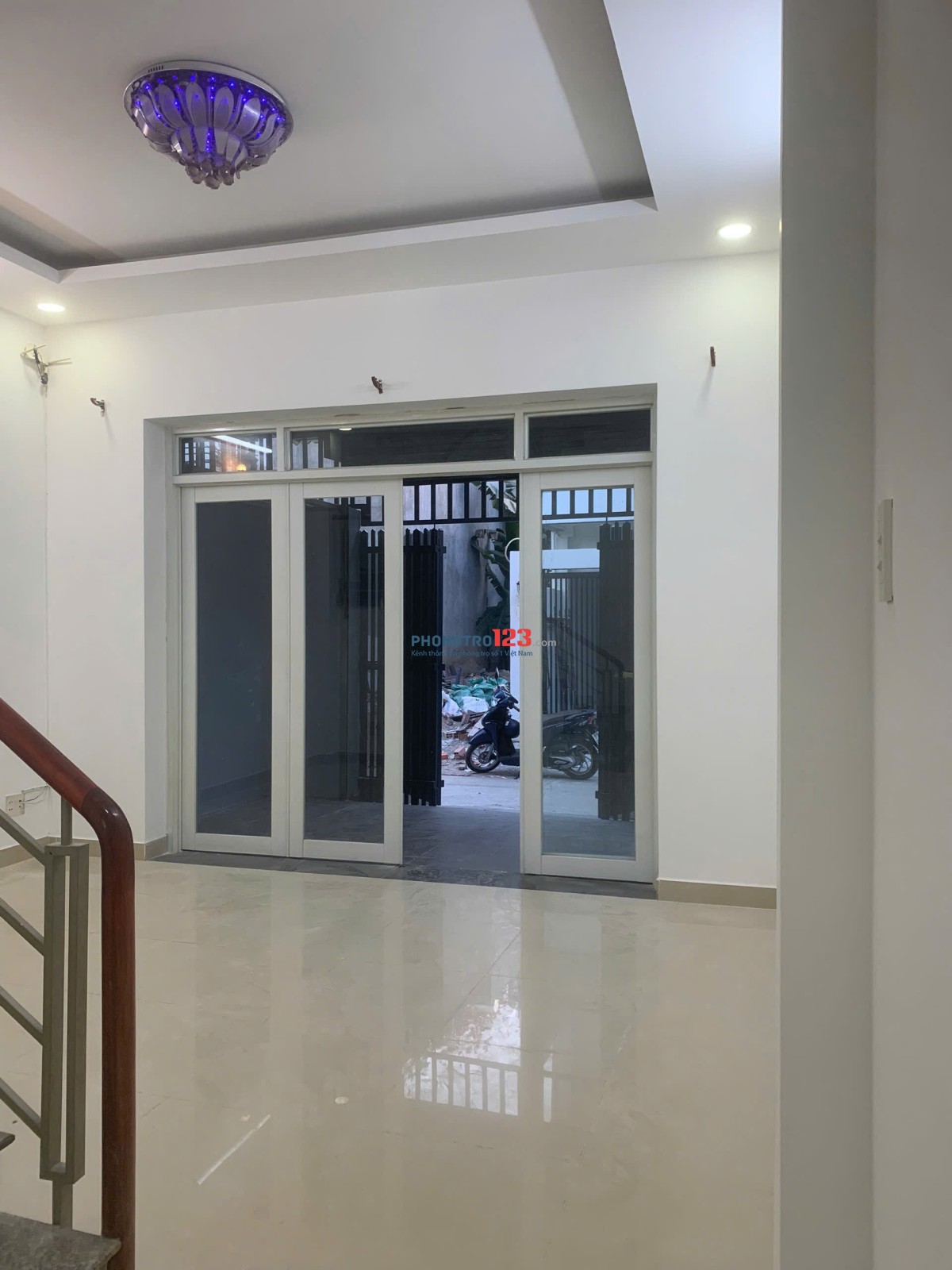 Cho thuê nhà 1 trệt 2 lầu, đường Nguyễn Thị Tư giá 7,5 triệu/tháng