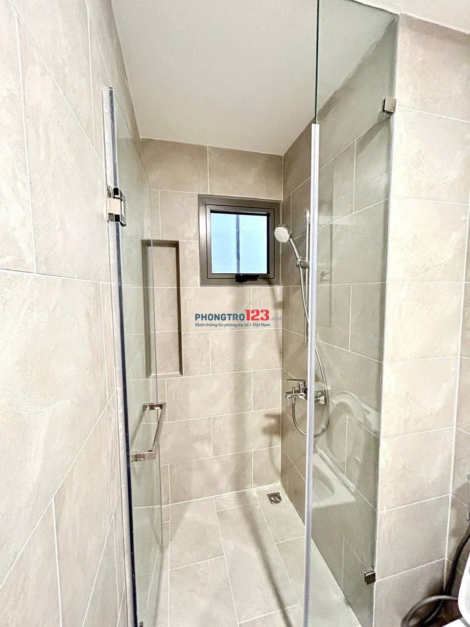 Chung cư Bạch Đằng, P2, Tân Bình: 97m2, 2p ngủ, NT mới, giá 16tr/th
