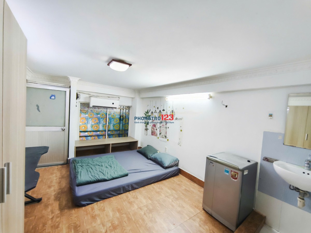 Phòng 20m2- 3,9tr full nội thất, toilet, cửa sổ ngay gần chợ bà chiểu