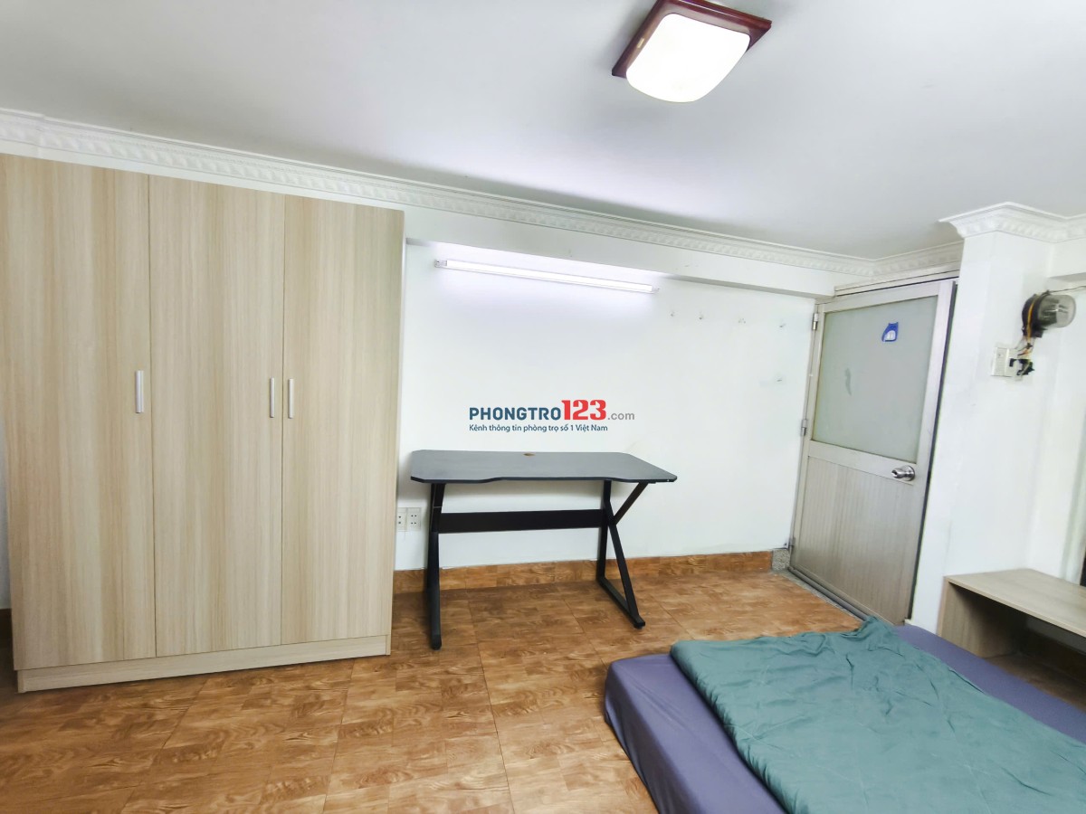 Phòng 20m2- 3,9tr full nội thất, toilet, cửa sổ ngay gần chợ bà chiểu