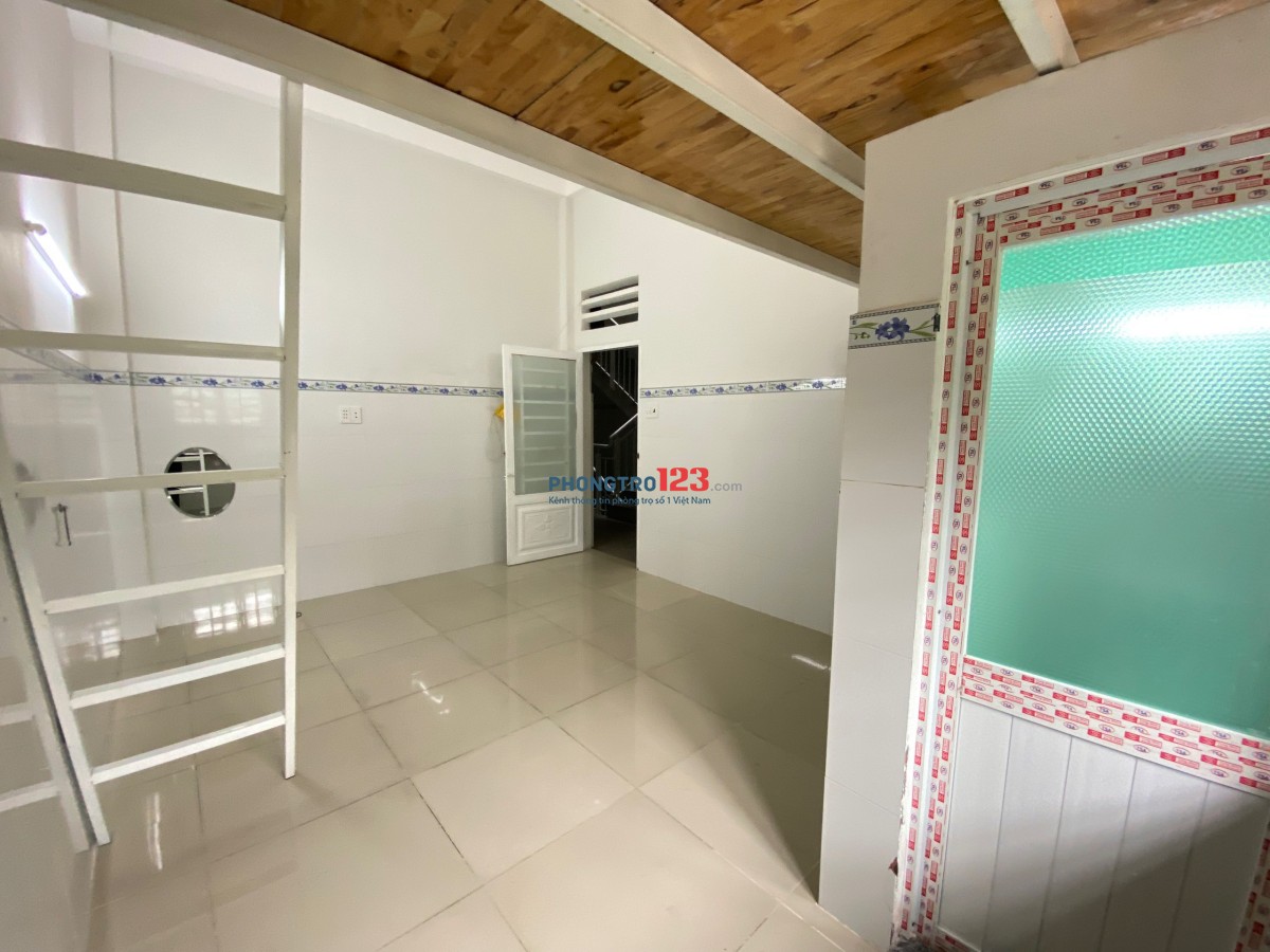 Phòng có MÁY LẠNH, GÁC_Ở 3 NGƯỜI - Ngay ĐH SPKT, NGÂN HÀNG - GIỜ TỰ DO